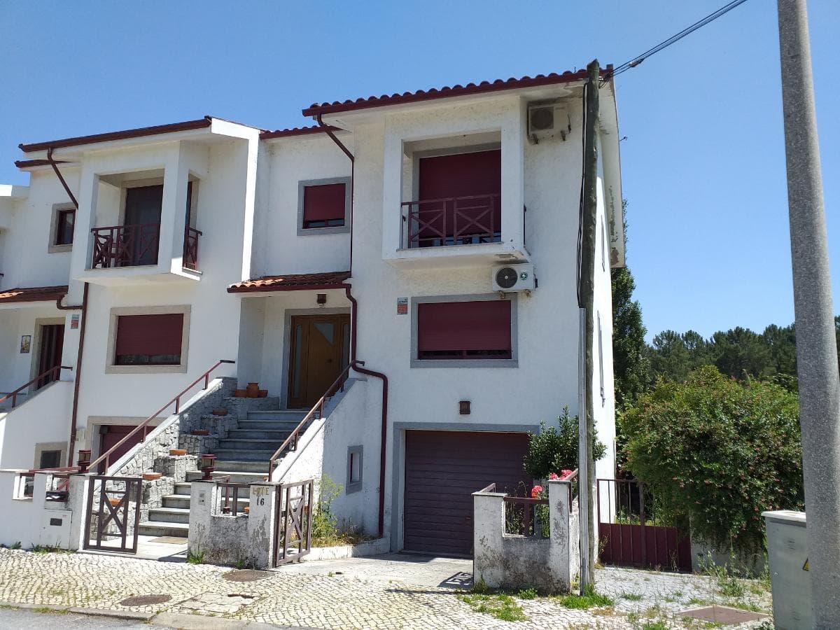 Moradia V3 · Viseu — image 2