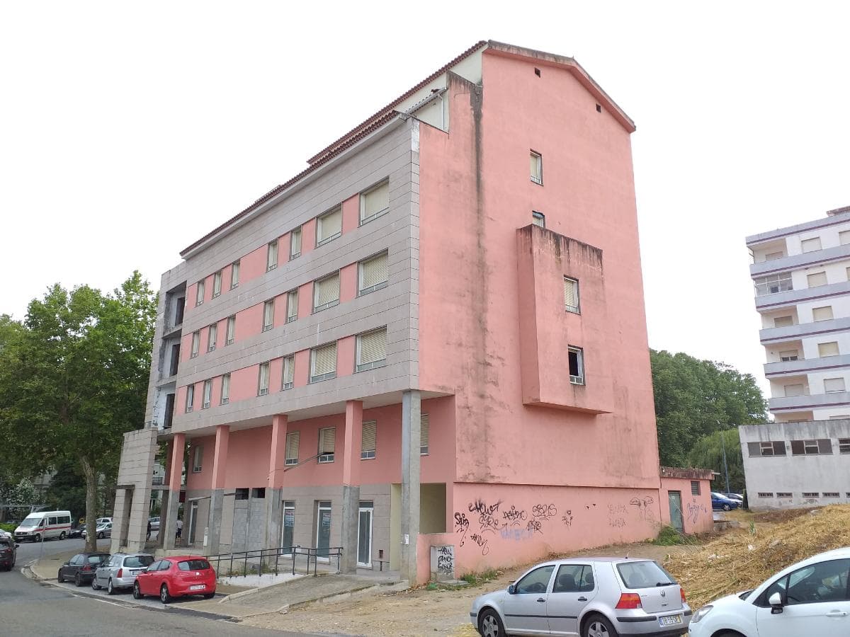 14 Apartamentos + 8 Escritórios · Valença — imagen 79