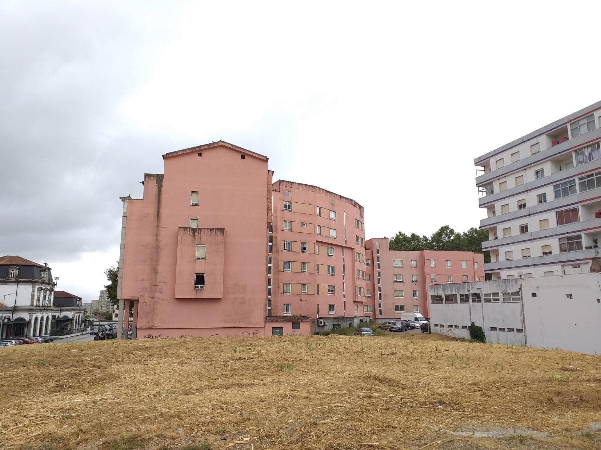 14 Apartamentos + 8 Escritórios · Valença — imagen 12