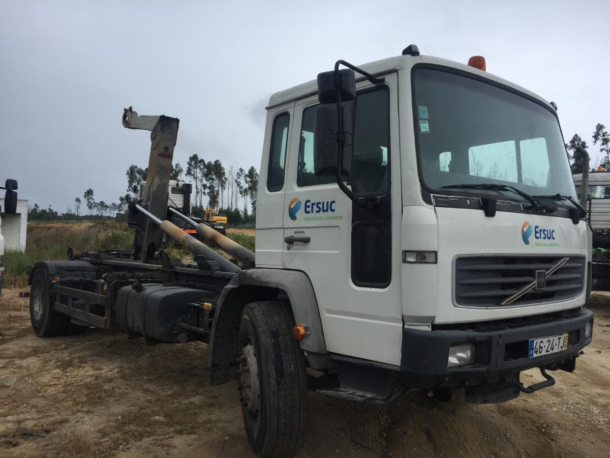 VOLVO  FL 250