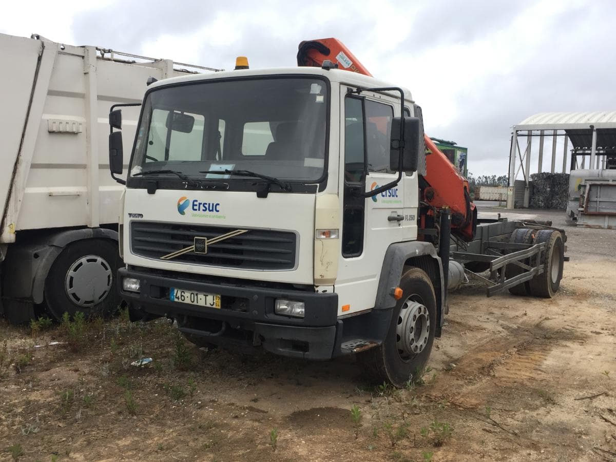 VOLVO  FL 250 — imagem 1