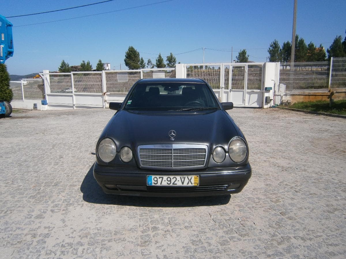 Mercedes-Benz E220 — imagem 2