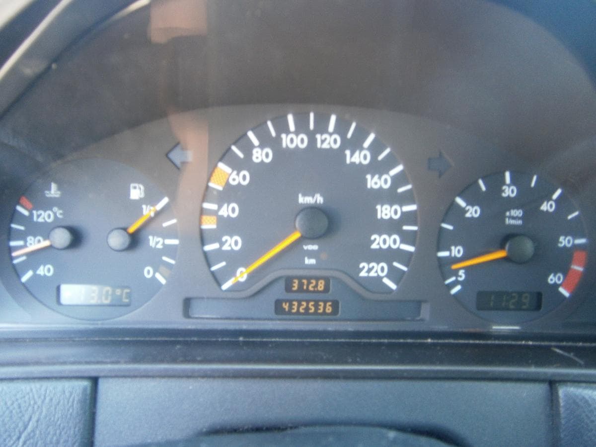 Mercedes-Benz E220 — imagem 11