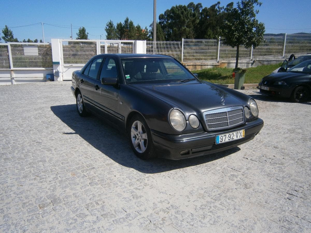 Mercedes-Benz E220