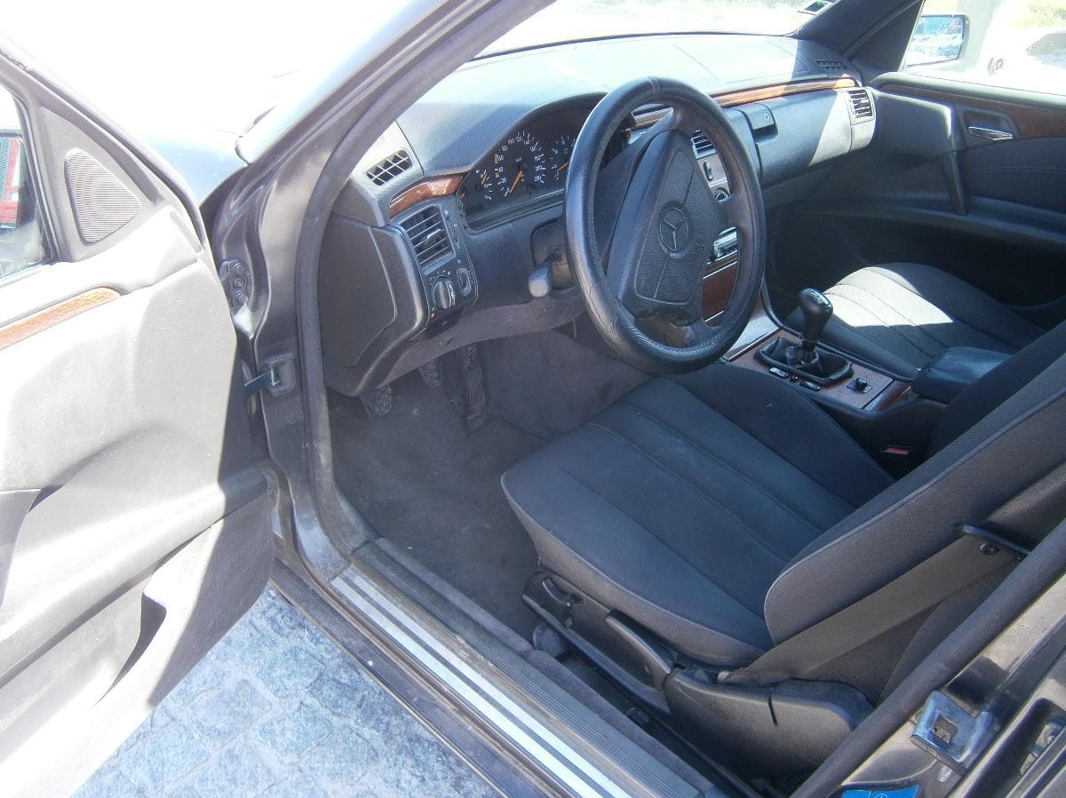 Mercedes-Benz E220 — imagem 7