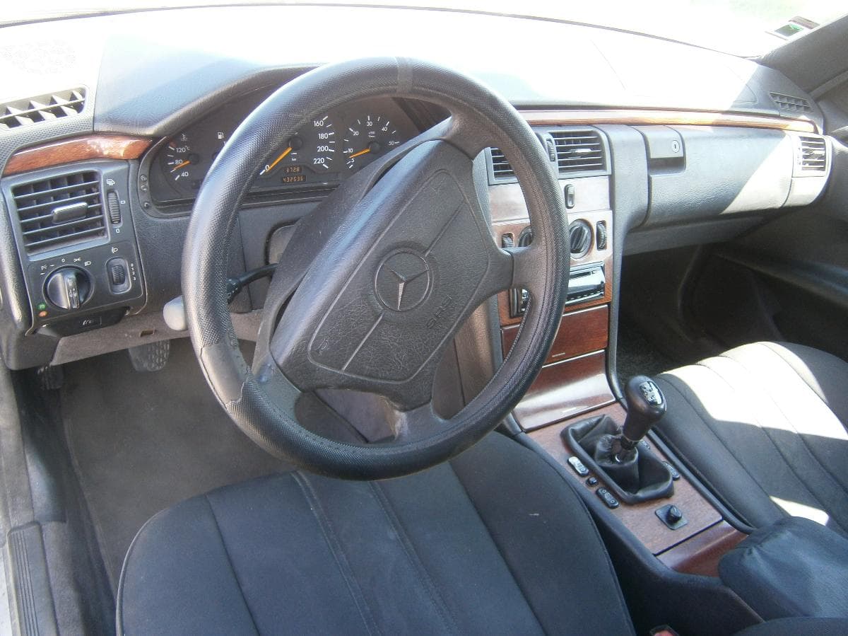 Mercedes-Benz E220 — imagem 10