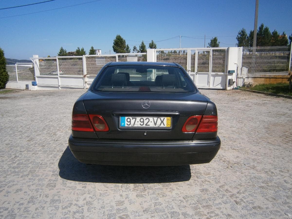 Mercedes-Benz E220 — imagem 5