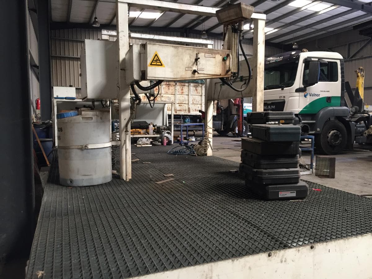 Mobile vehicle decontamination — image 12