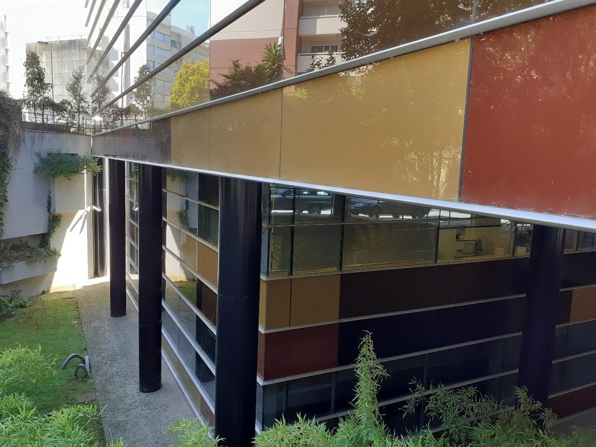 Escritório + 5 Garagens · Porto — image 3
