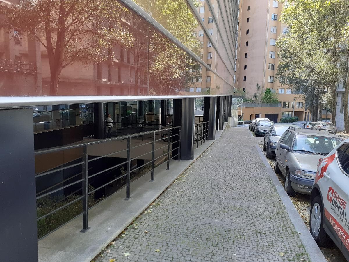 Escritório + 5 Garagens · Porto — image 5