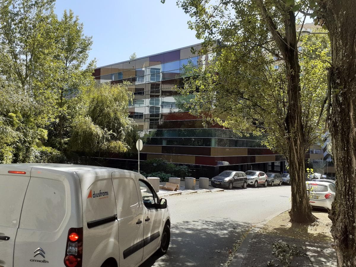 Escritório + 4 Garagens + Arrumos · Porto — image 7