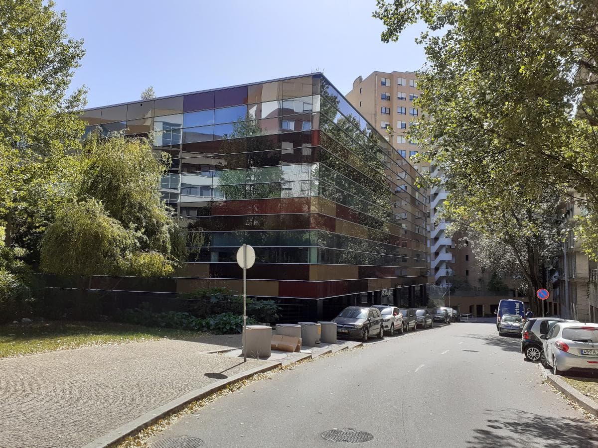 Escritório + 8 Garagens · Porto — image 6