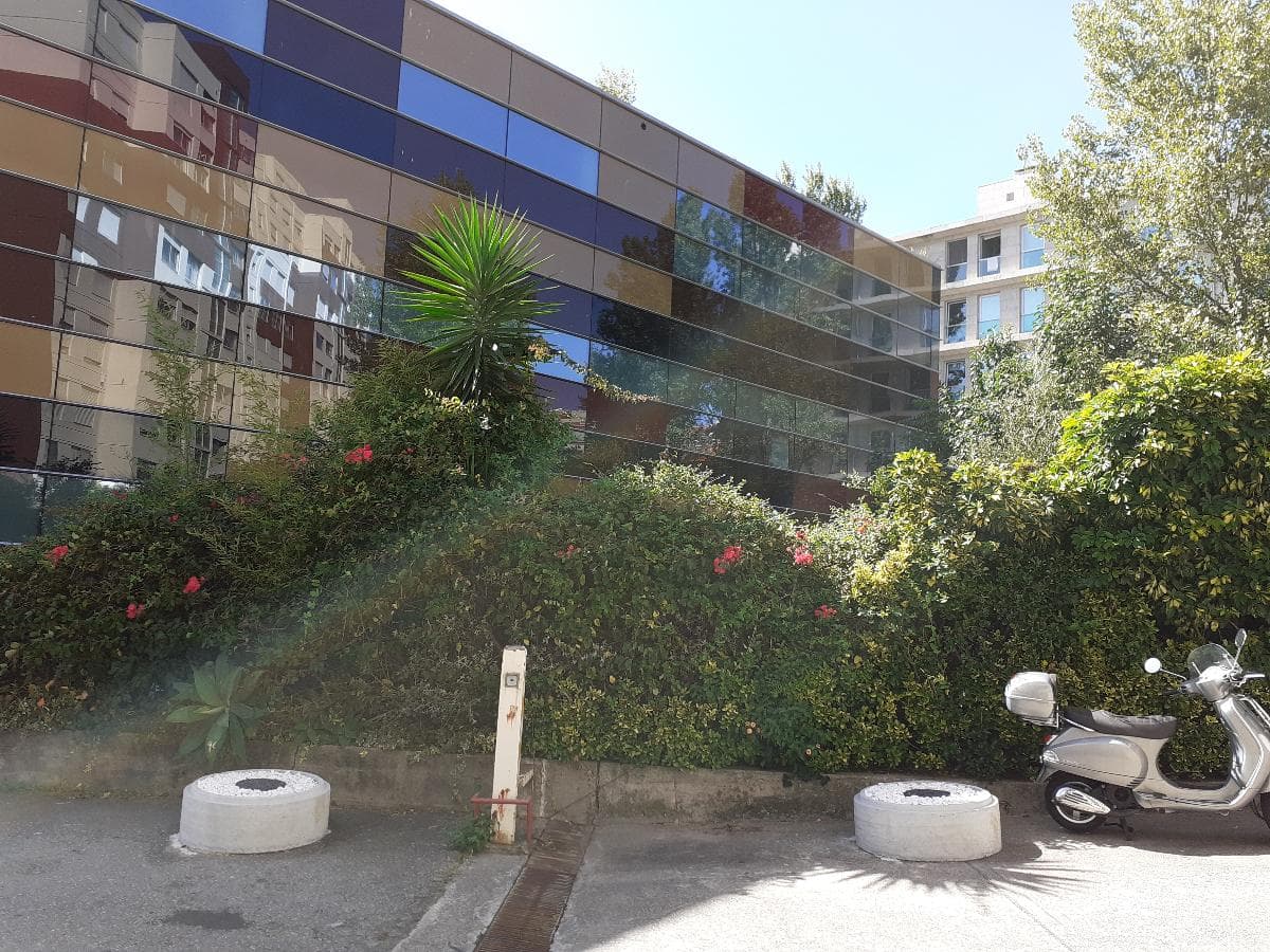 Escritório + 7 Garagens · Porto — image 1