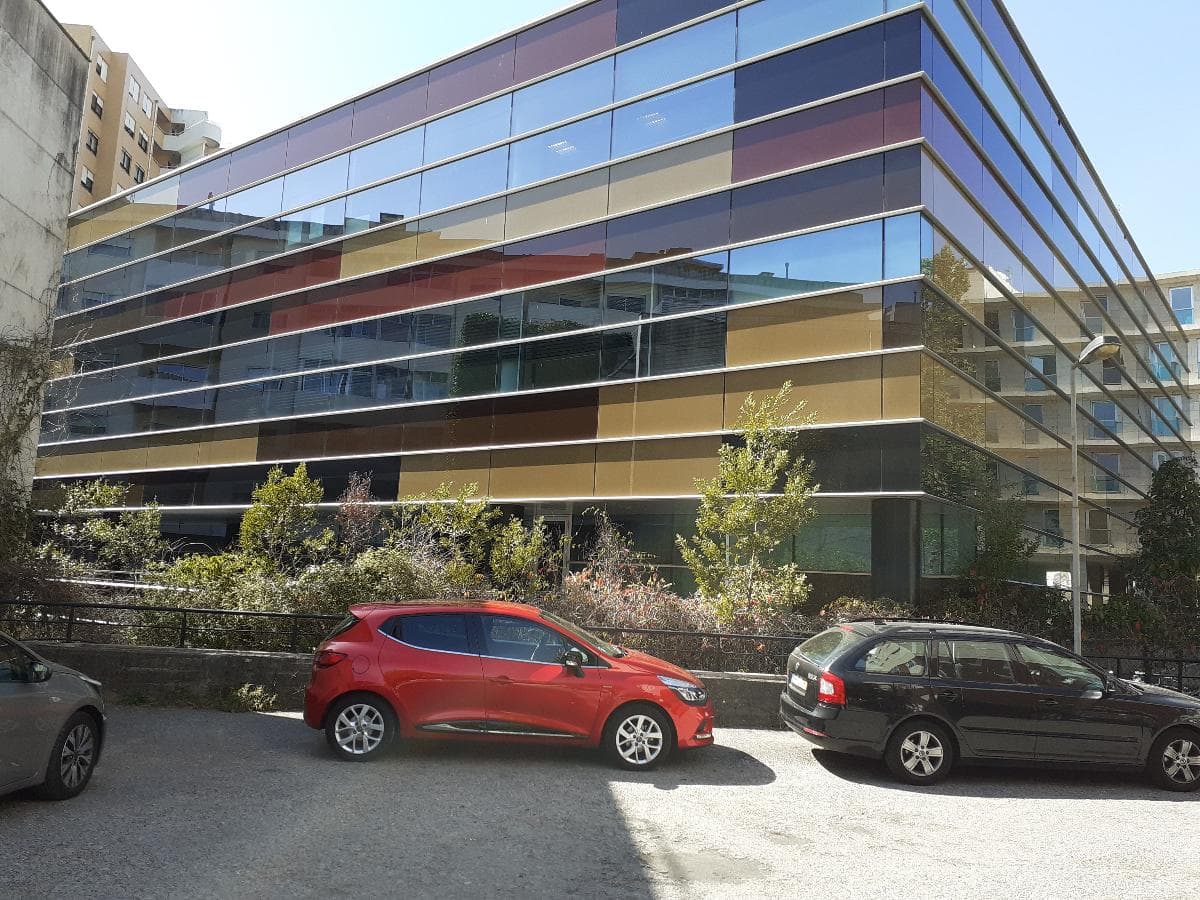 Escritório + 7 Garagens · Porto — image 2
