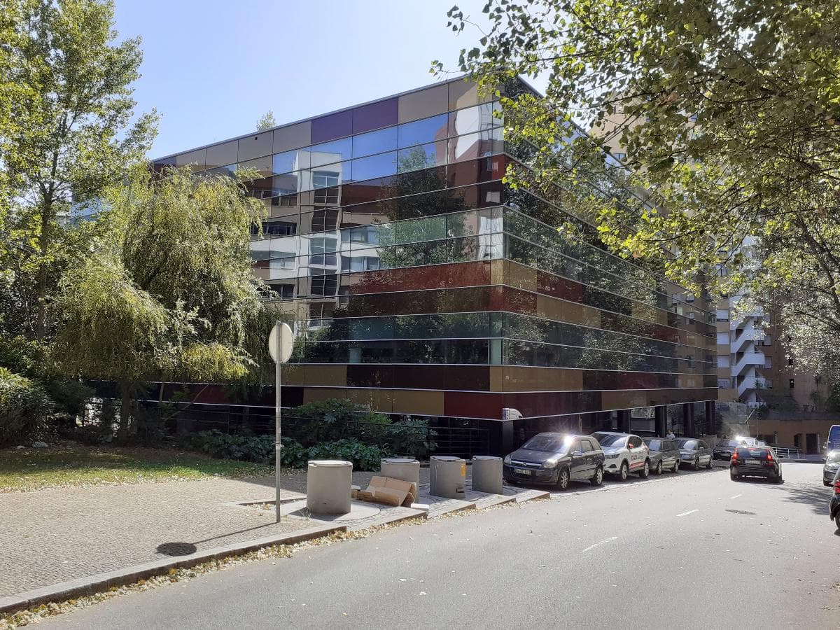 Escritório + 2 Garagens · Porto — imagem 5