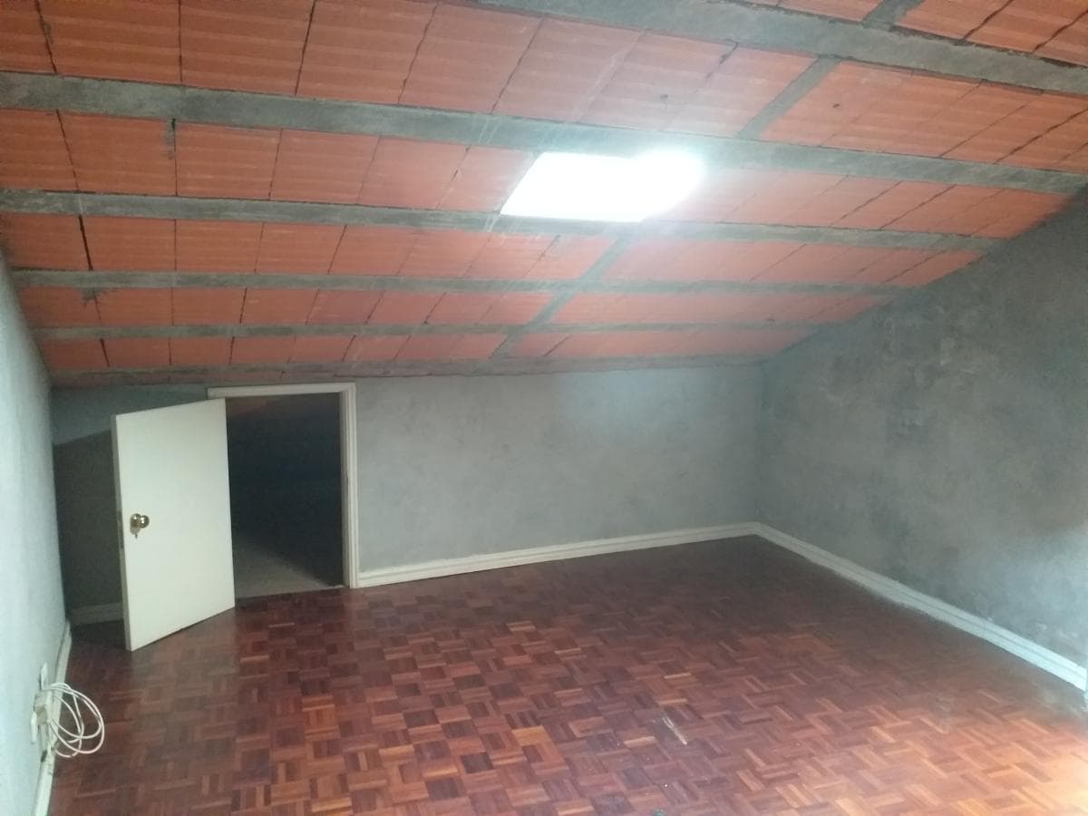 Edifício c/ Apartamento T3 e Lojas · Viana do Castelo — imagem 2