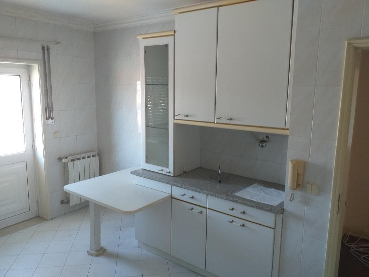 Edifício c/ Apartamento T3 e Lojas · Viana do Castelo — imagem 5