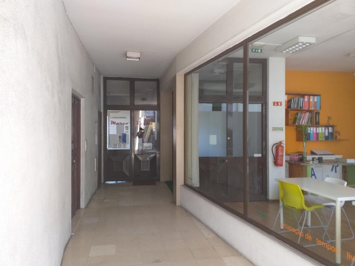 Edifício c/ Apartamento T3 e Lojas · Viana do Castelo — imagem 7