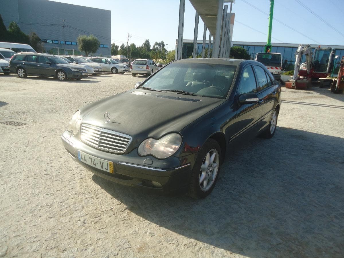 Mercedes-Benz C270, 44-74-VJ · Paredes — imagen 1