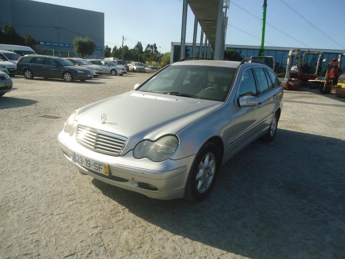 Mercedes-Benz C220, 23-19-SF · Paredes — imagem 1