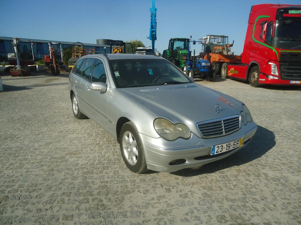 Mercedes-Benz C220, 23-19-SF · Paredes — imagem 3
