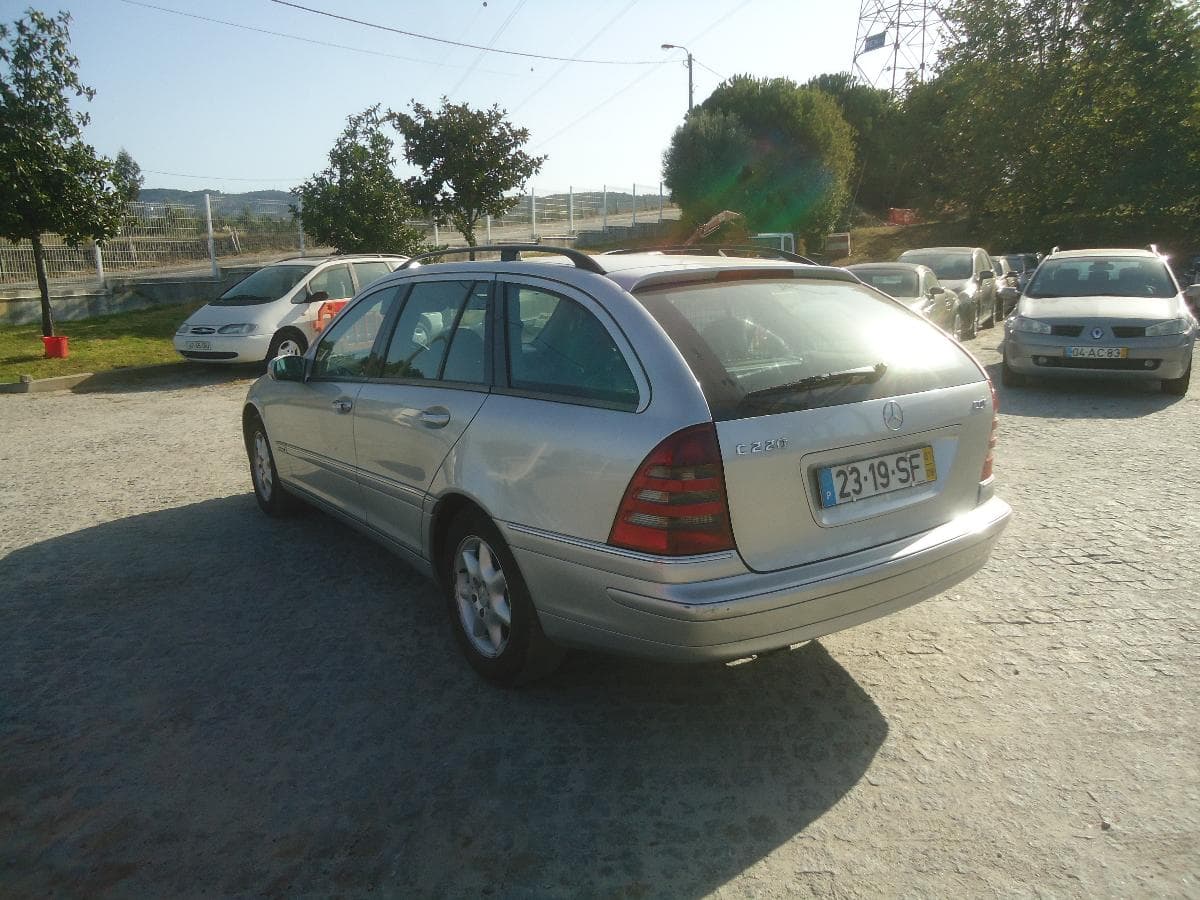 Mercedes-Benz C220, 23-19-SF · Paredes — imagem 4