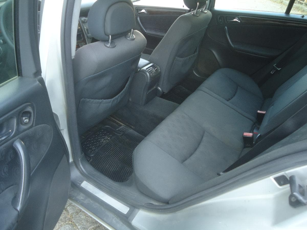 Mercedes-Benz C220, 23-19-SF · Paredes — imagem 14