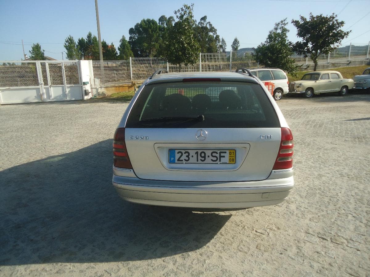Mercedes-Benz C220, 23-19-SF · Paredes — imagem 5