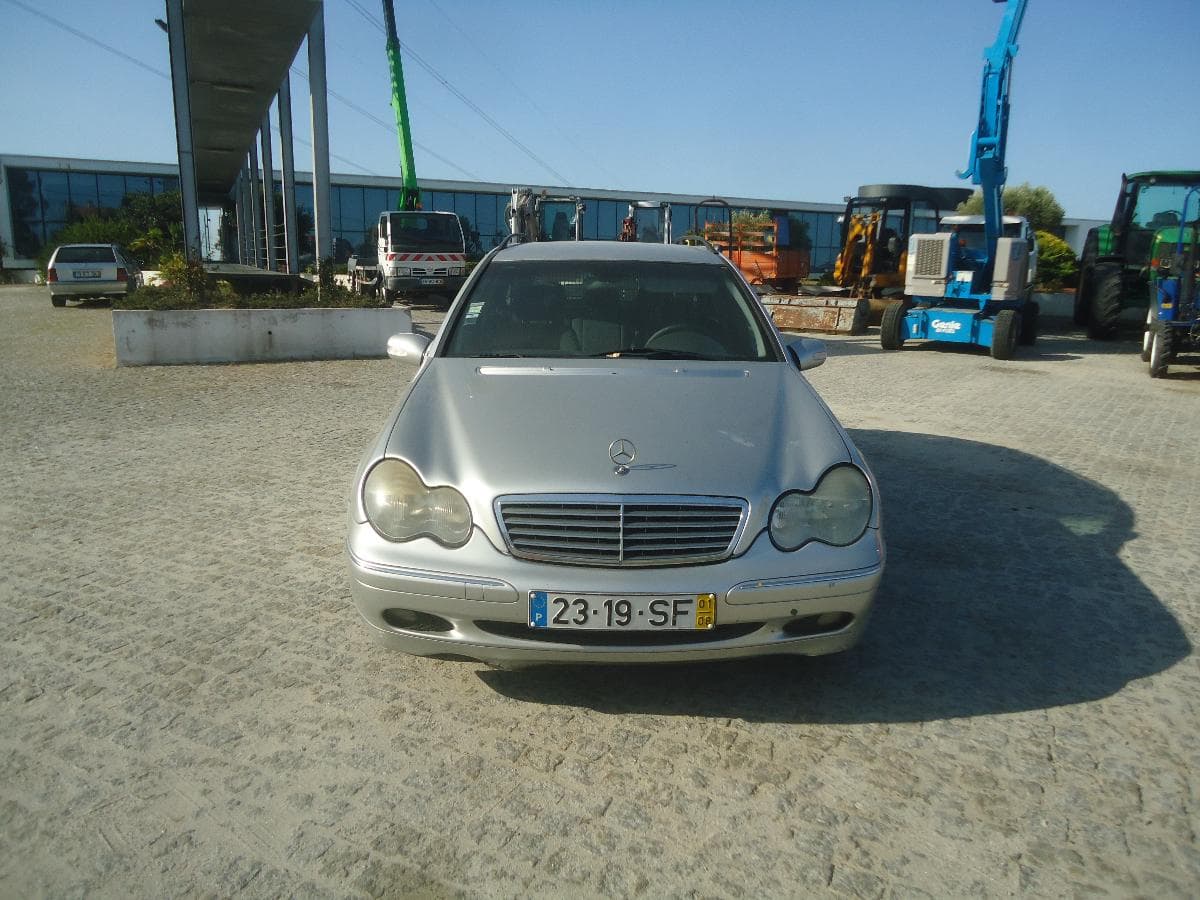 Mercedes-Benz C220, 23-19-SF · Paredes — imagem 2