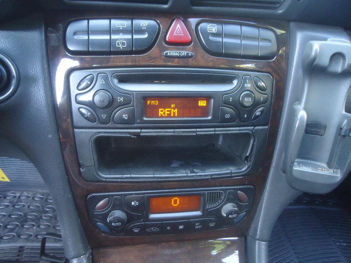 Mercedes-Benz C220, 23-19-SF · Paredes — imagem 17