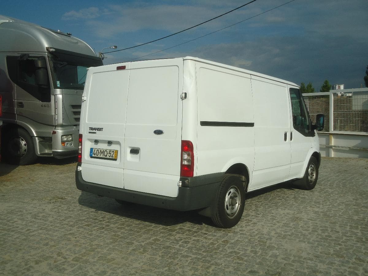 Ford Transit, 40-MQ-52 · Paredes — imagem 4