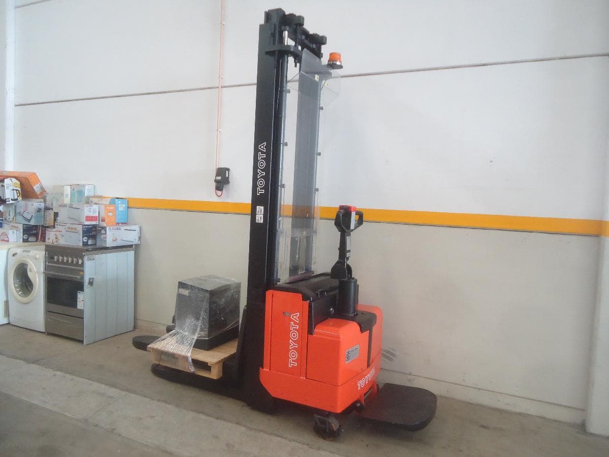 Stacker Toyota — imagem 2