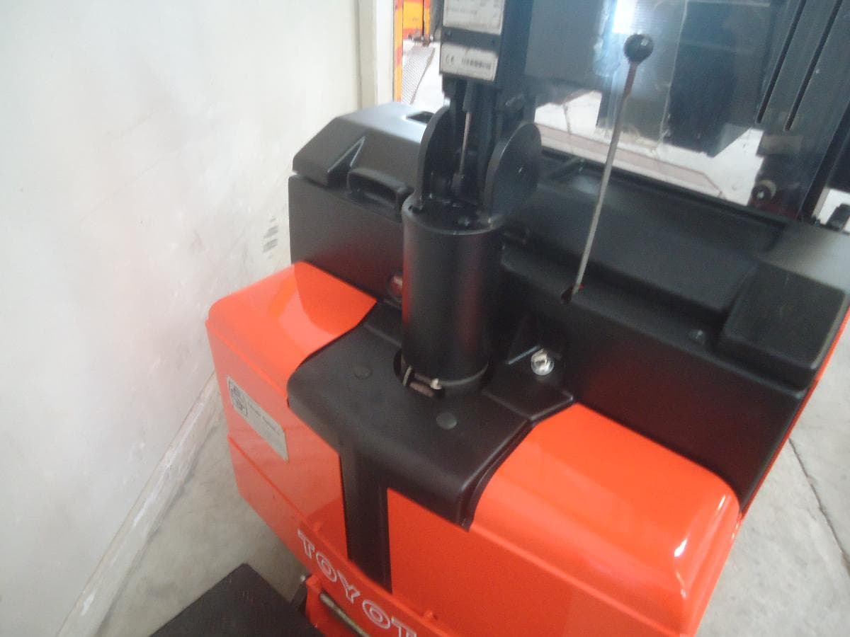 Stacker Toyota — imagem 6