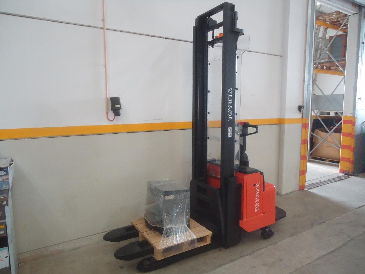 Stacker Toyota — imagem 4