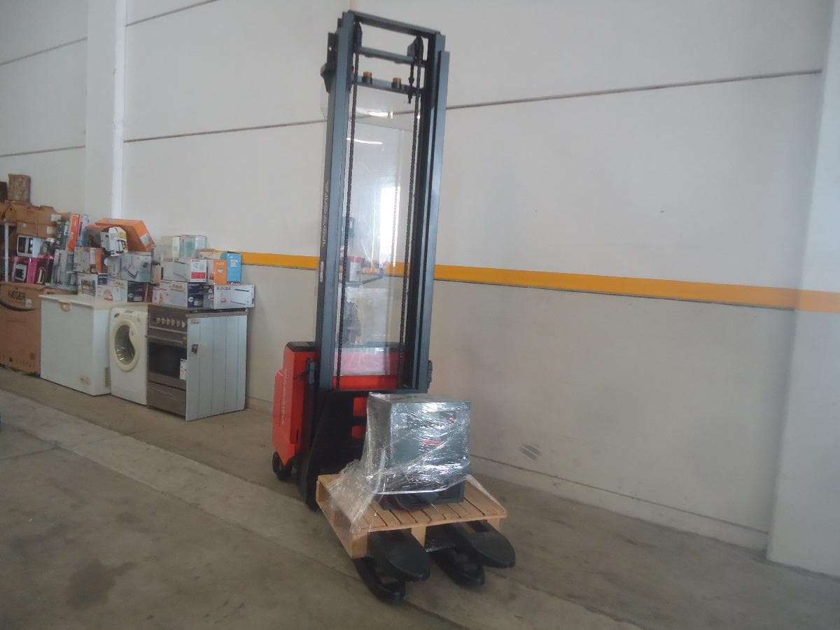 Stacker Toyota — imagem 5