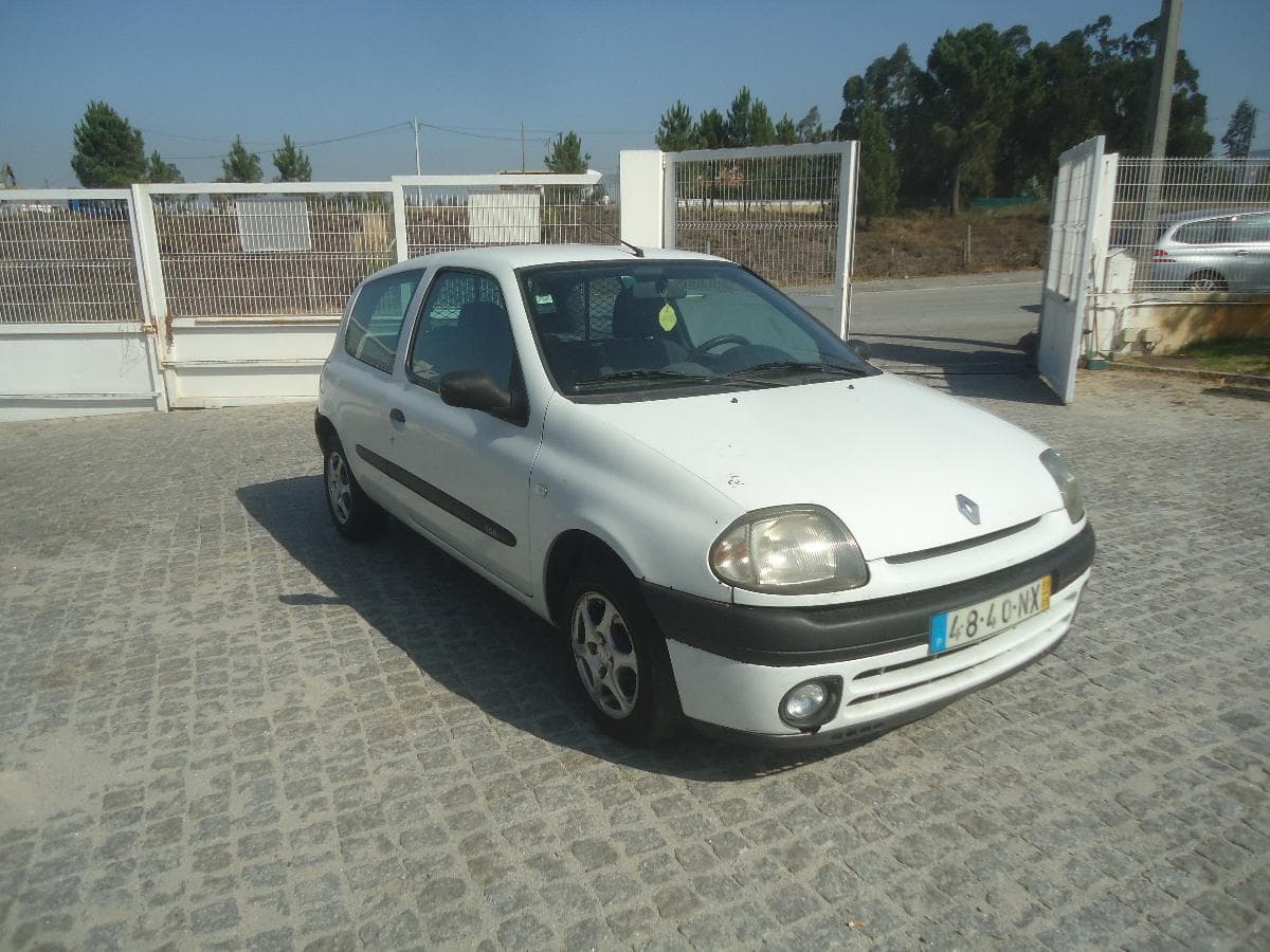 Renault Clio 1.9 D, 48-40-NX · Paredes — imagem 1