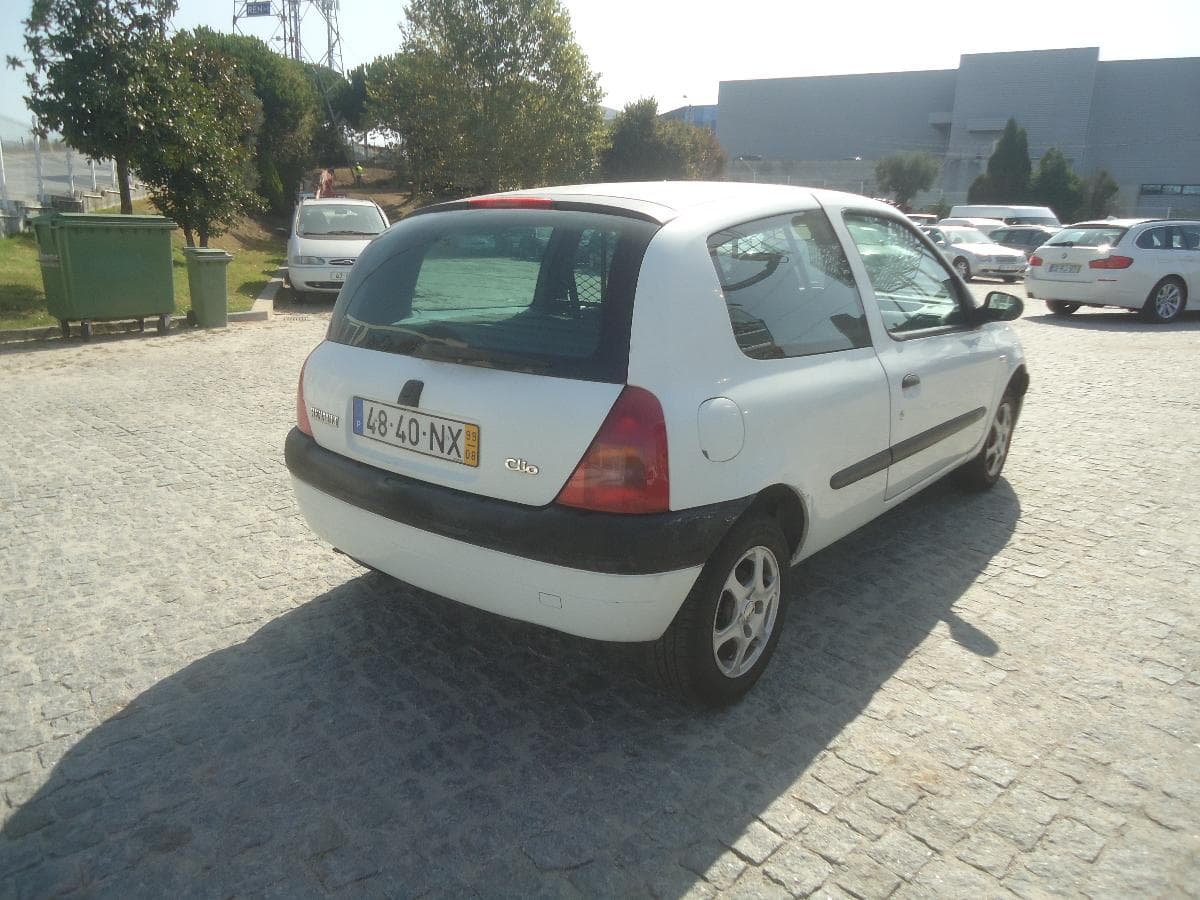 Renault Clio 1.9 D, 48-40-NX · Paredes — imagem 4