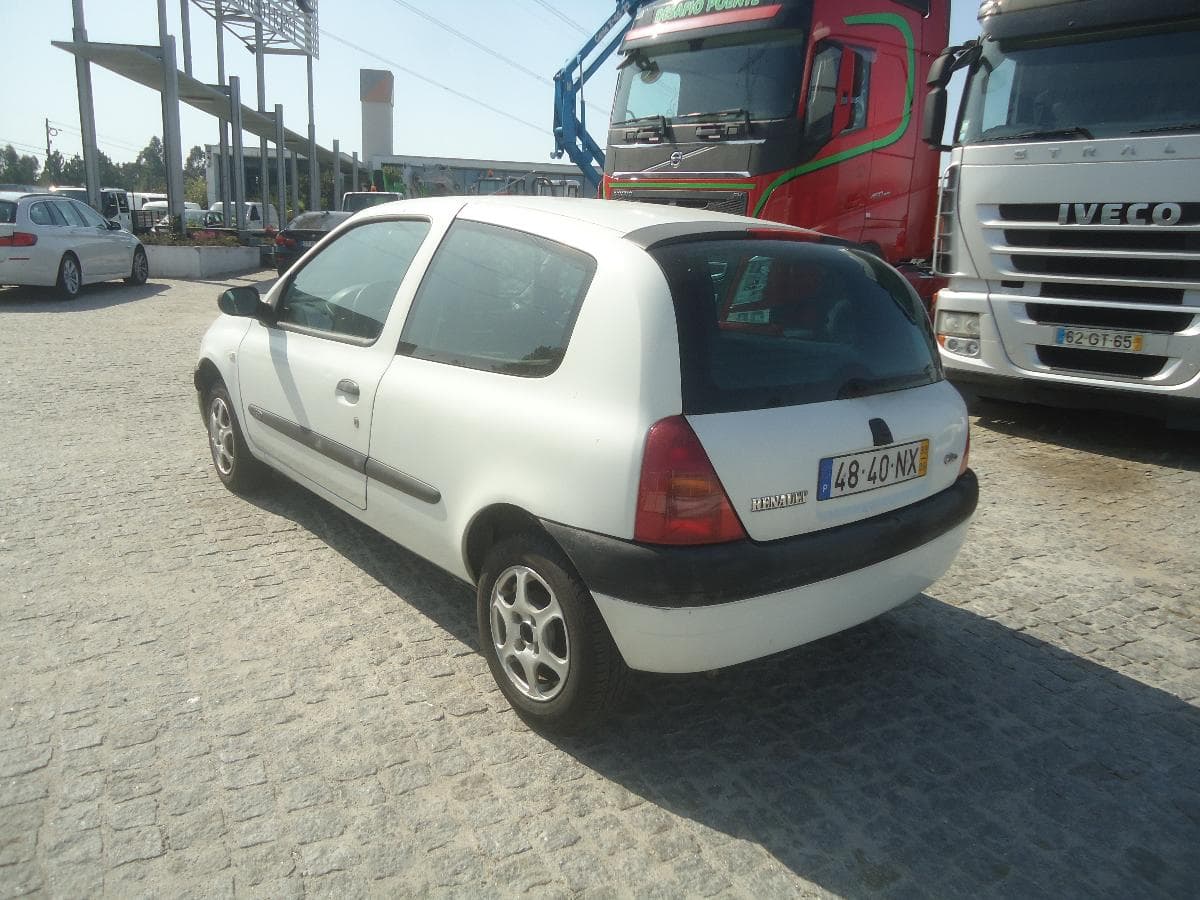 Renault Clio 1.9 D, 48-40-NX · Paredes — imagem 6