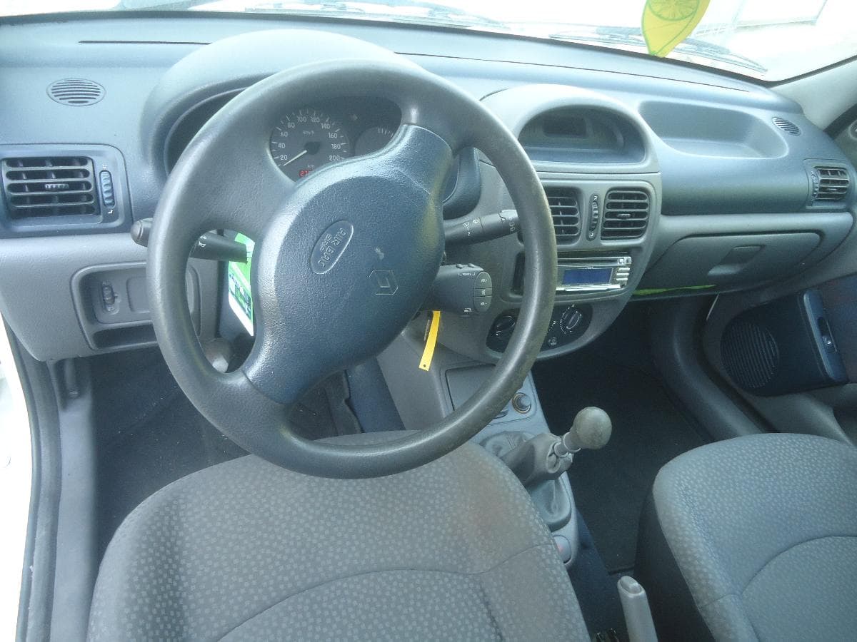 Renault Clio 1.9 D, 48-40-NX · Paredes — imagem 10