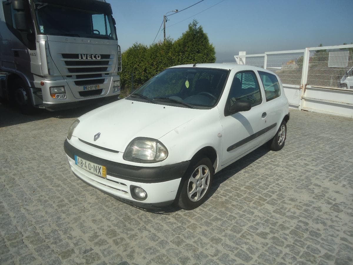 Renault Clio 1.9 D, 48-40-NX · Paredes — imagem 3