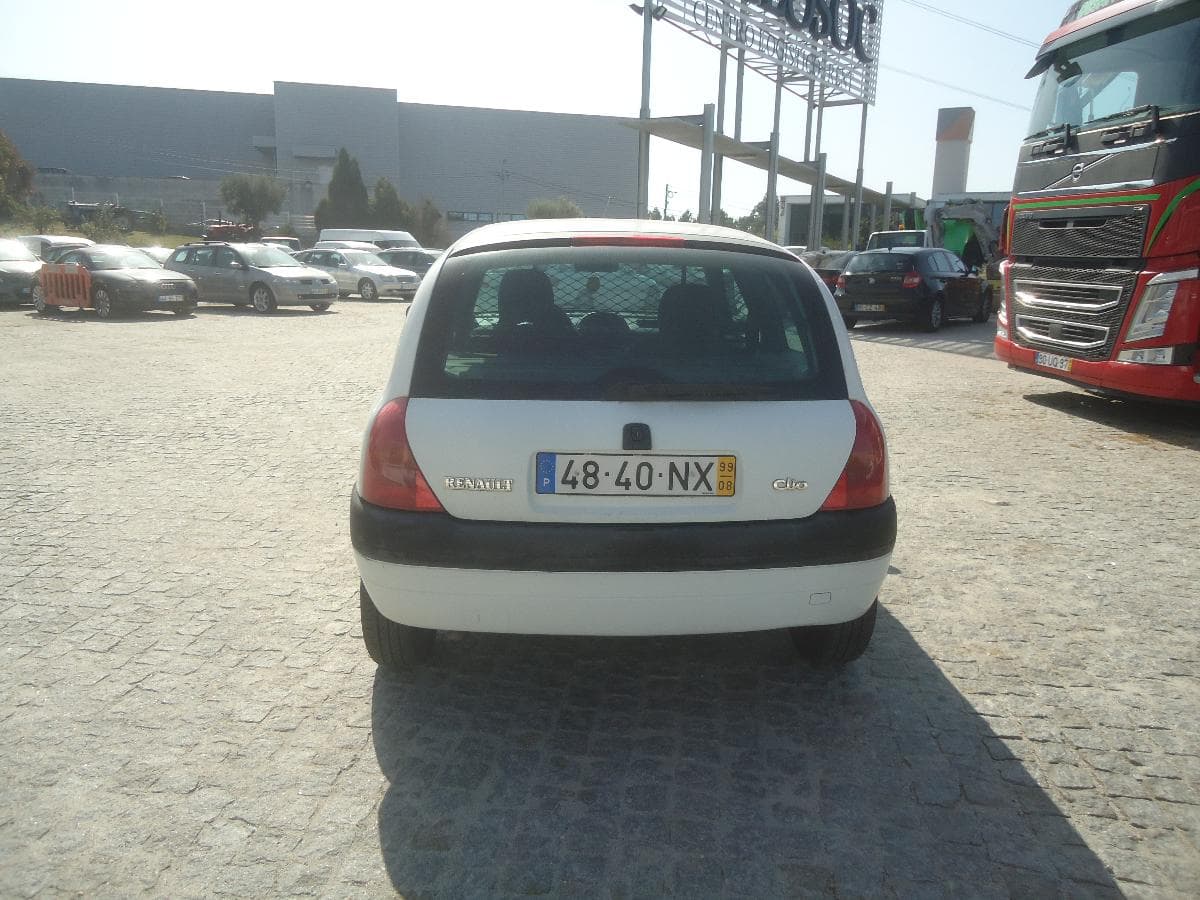 Renault Clio 1.9 D, 48-40-NX · Paredes — imagem 5