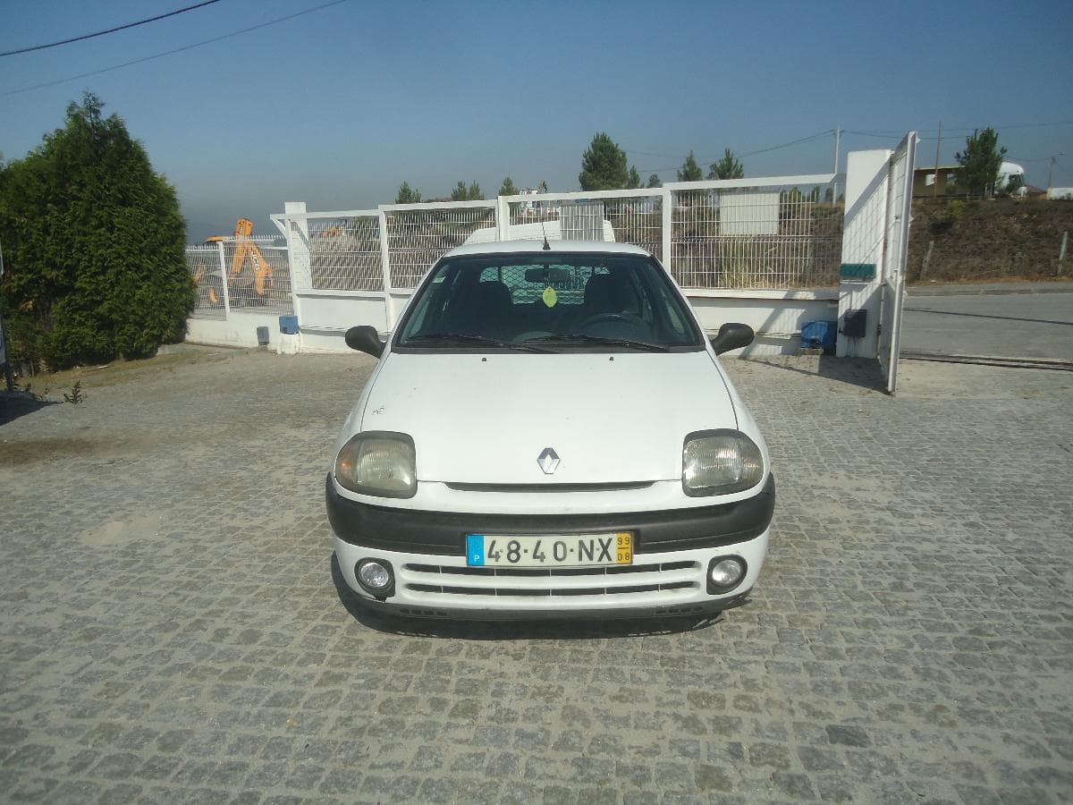 Renault Clio 1.9 D, 48-40-NX · Paredes — imagem 2