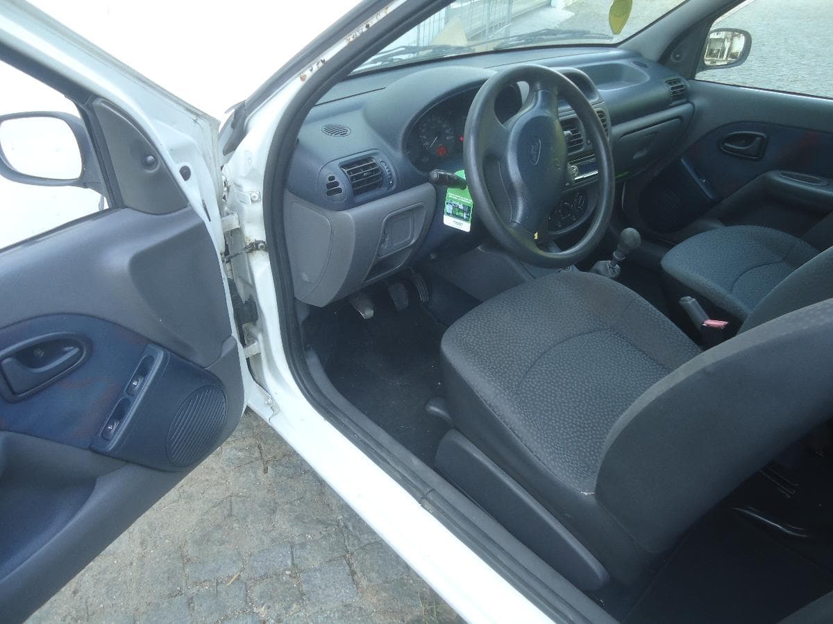 Renault Clio 1.9 D, 48-40-NX · Paredes — imagem 7
