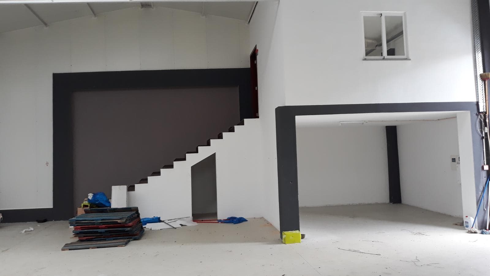 Armazém + Terreno · Eq. Escritório + Stock de Existências · Castelo Branco — imagem 2