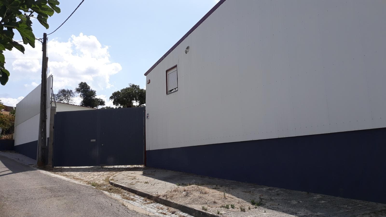 Armazém + Terreno · Eq. Escritório + Stock de Existências · Castelo Branco — imagem 1