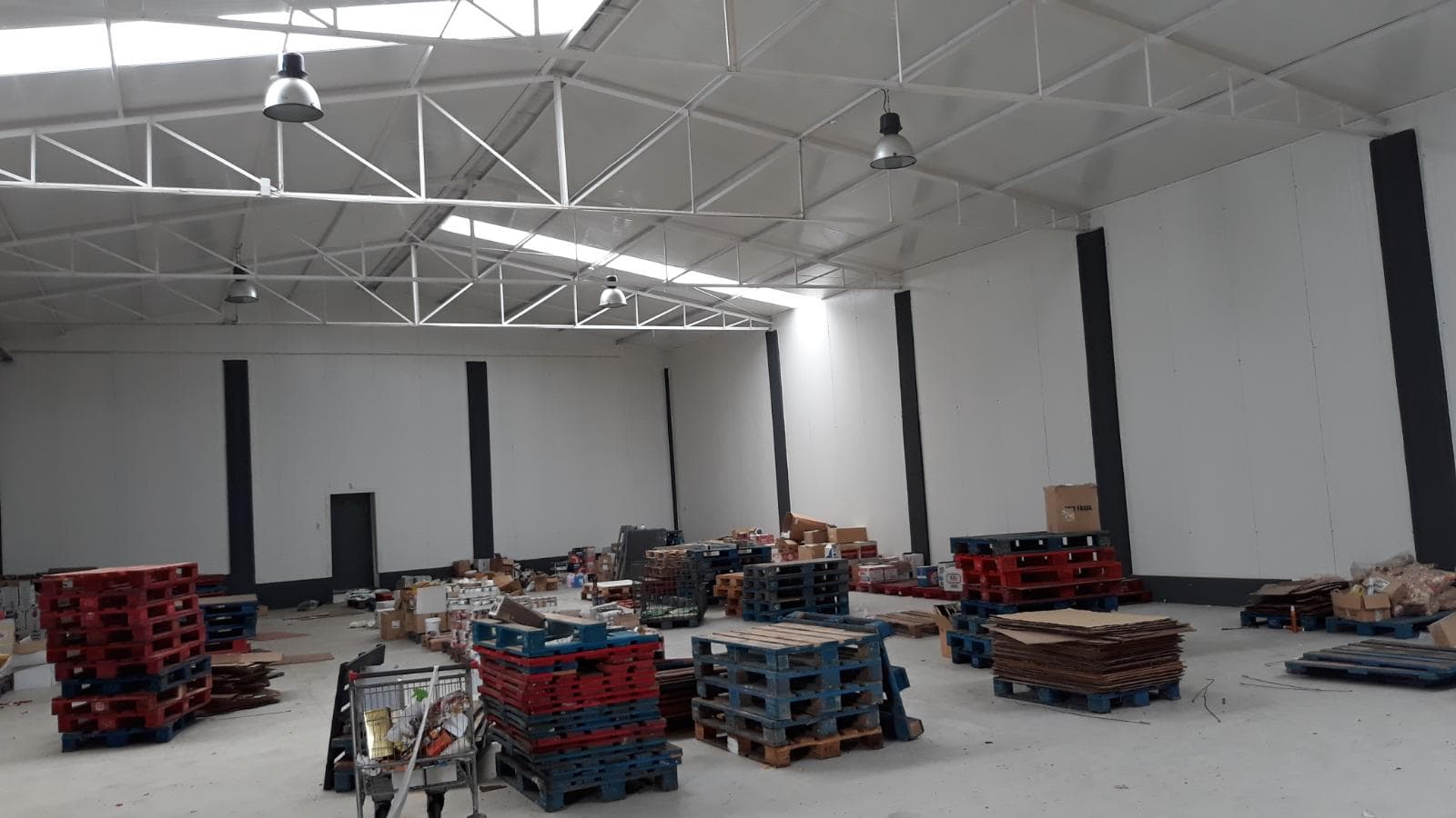 Armazém + Terreno · Eq. Escritório + Stock de Existências · Castelo Branco — imagem 4