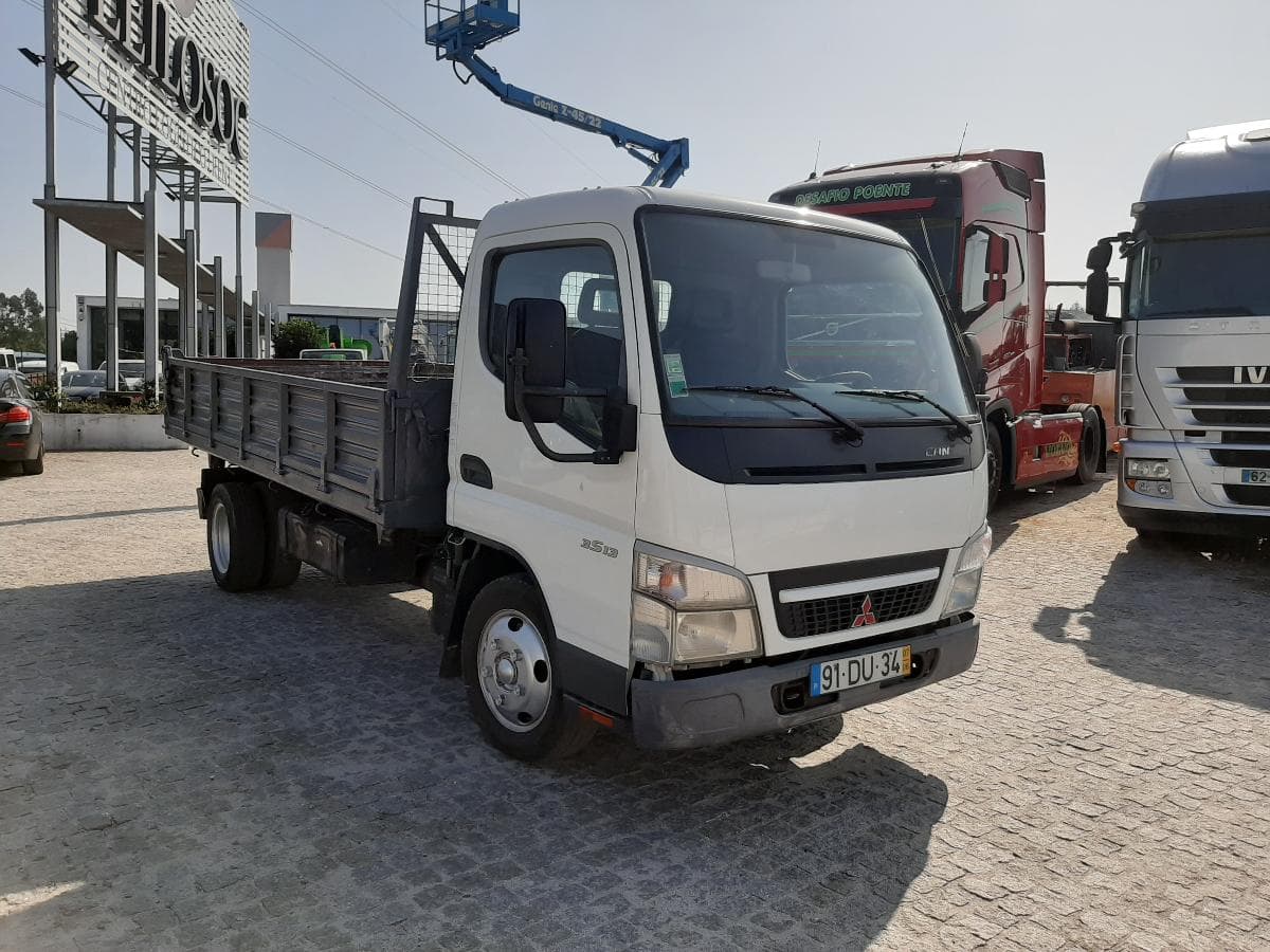 Mitsubishi Canter Tribasculante — imagem 3