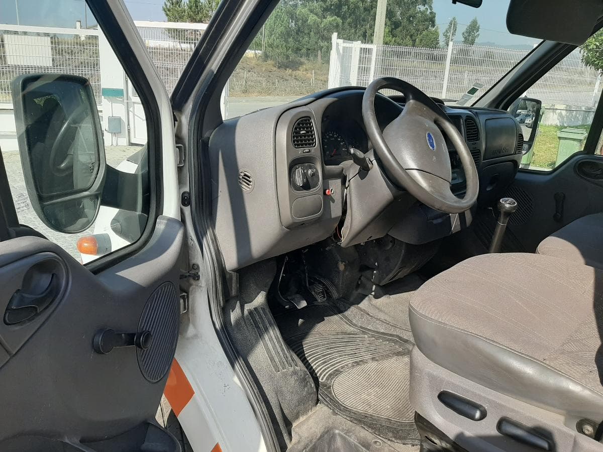 Ford Transit 2.4 TDCI — imagem 7
