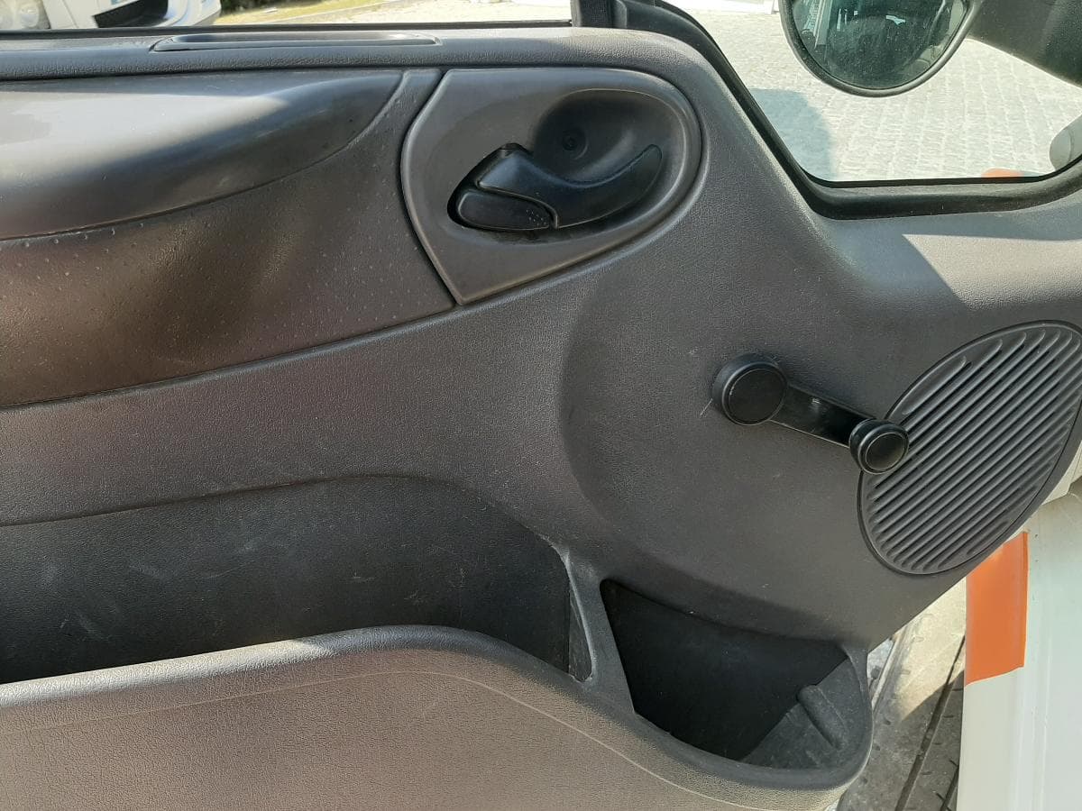 Ford Transit 2.4 TDCI — imagem 8