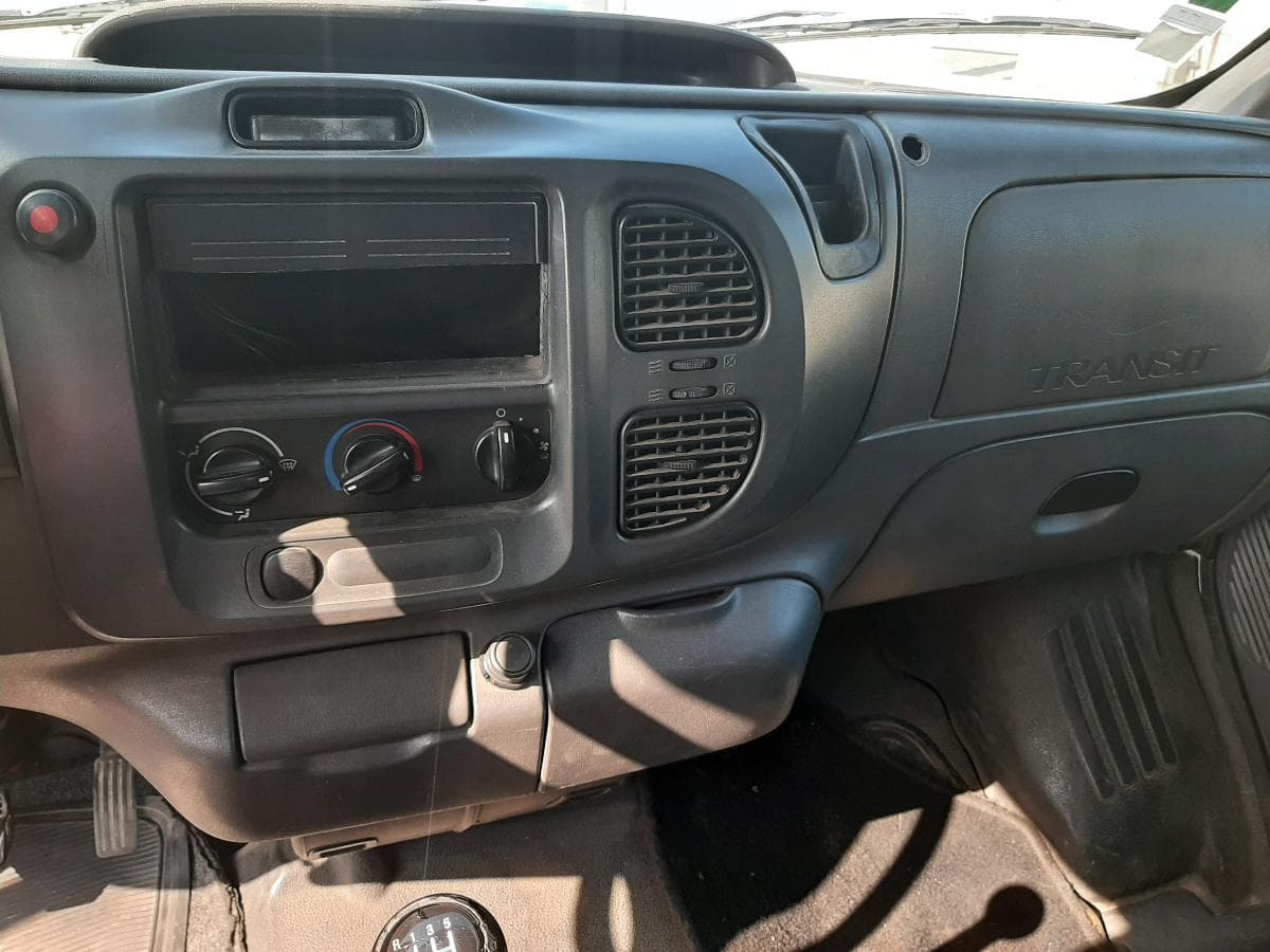 Ford Transit 2.4 TDCI — imagem 12